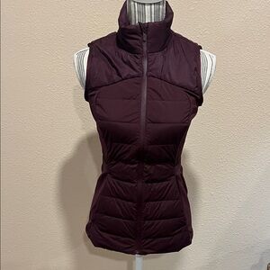 Lululemon Women's Burgundy Puffer Vest Size 4. EUC